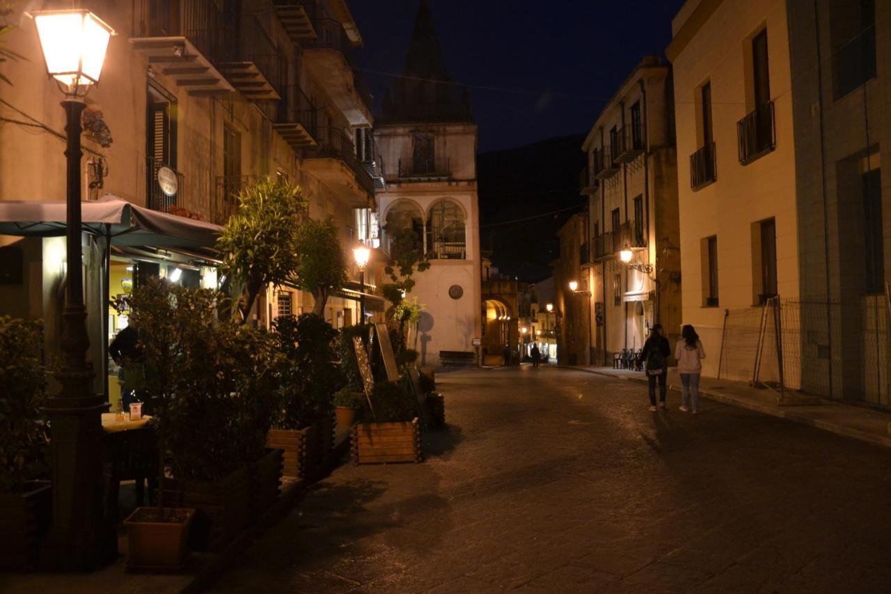 Alojamento de Acomodação e Pequeno-almoço Donjon Centro Castelbuono (Sicily)